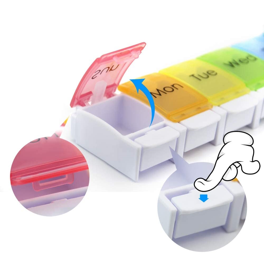 Práctico pastillero semanal de plástico con compartimentos grandes